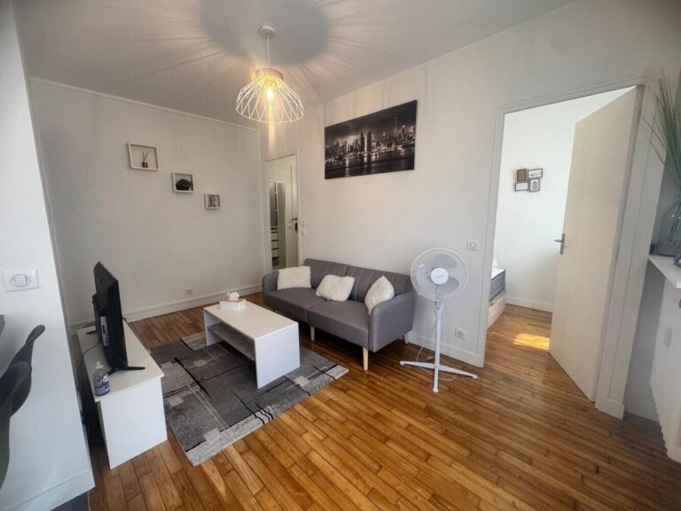 Grand studio meublé avec coin nuit — photo 3