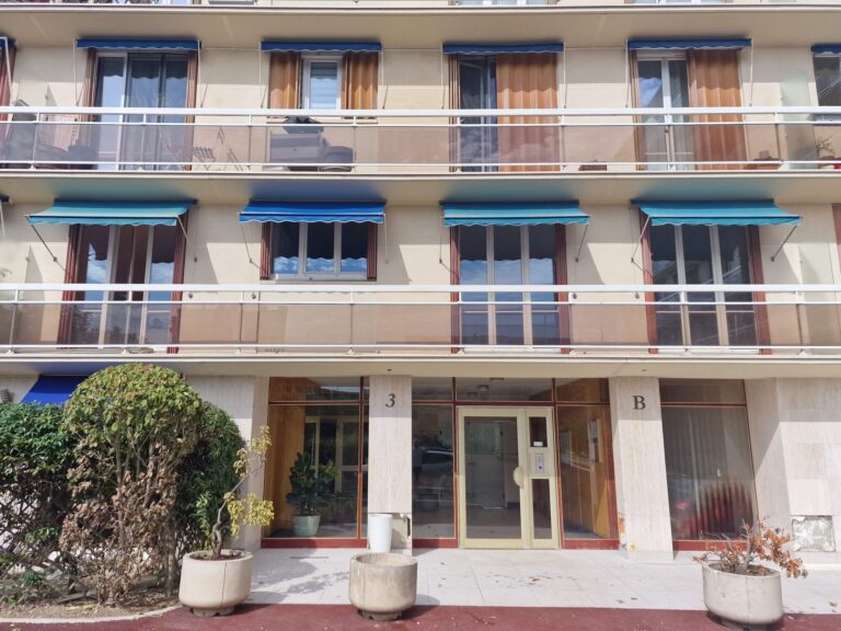 Appartement 3 pièces rénové de 63,87 m² — balcon, parking, résidence avec gardien — photo 1
