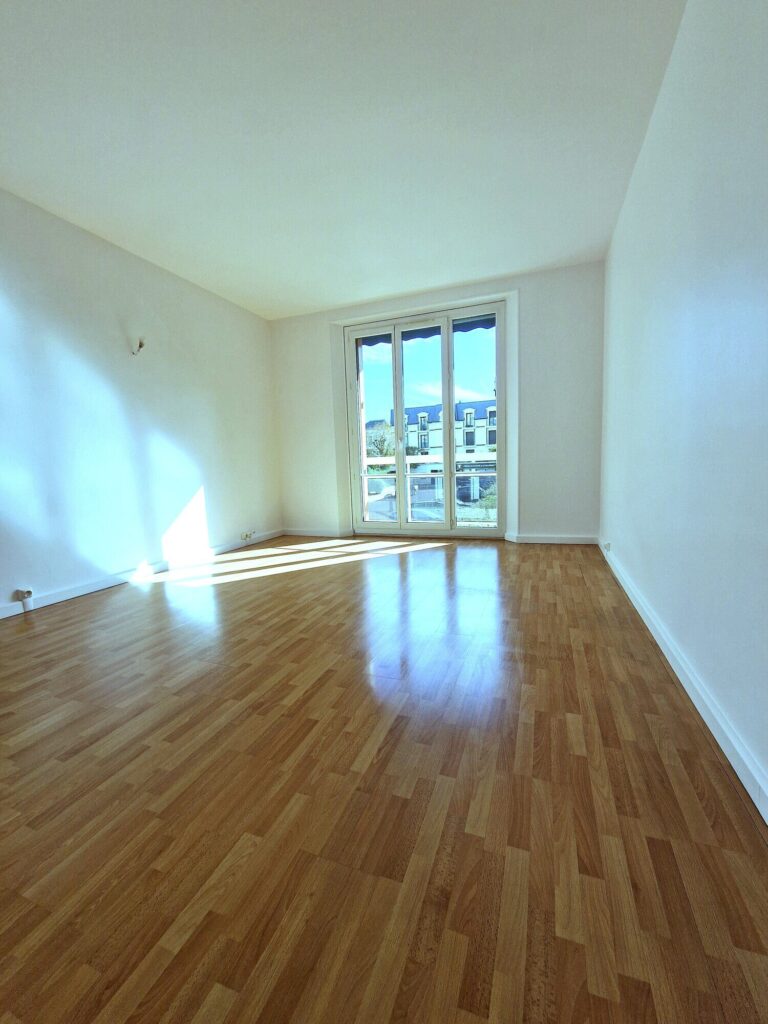 Appartement 3 pièces rénové de 63,87 m² — balcon, parking, résidence avec gardien — photo 2