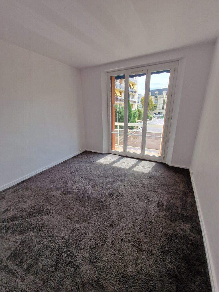 Appartement 3 pièces rénové de 63,87 m² — balcon, parking, résidence avec gardien — photo 3