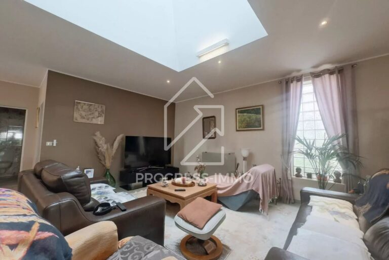 Ensemble Immobilier de 10 Logements et 1 Entrepôt au Centre-ville — photo 3