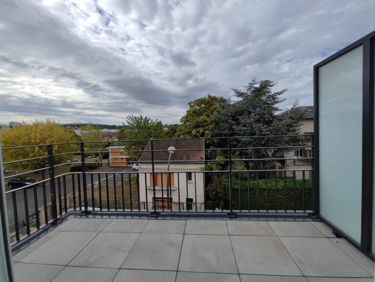 Livry à louer 3 pièces avec balcon et parking double — photo 1