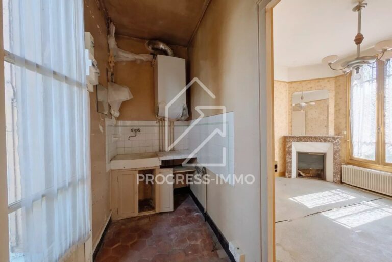 Maison charmante à rénover à La Varenne Saint-Hilaire — photo 5