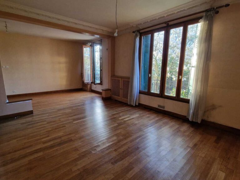Maison d’habitation avec jardin, box, et ssol — photo 3
