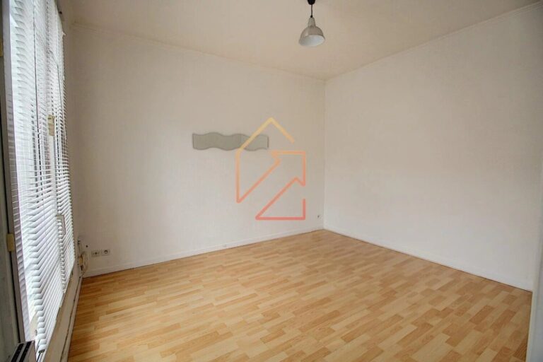 Studio de 20.82m² avec cave à rénover — photo 1